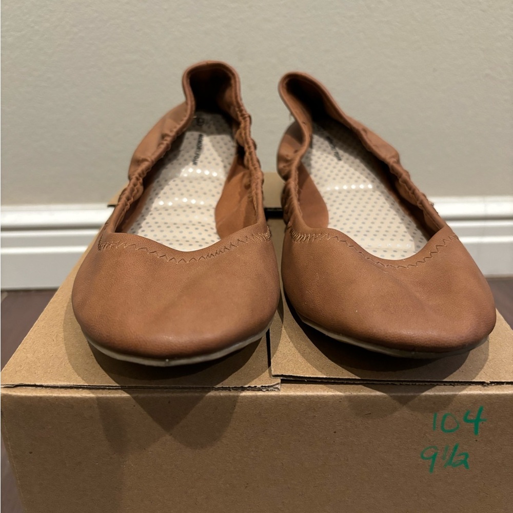 Brand: Faded Glory Tan slippers with memory foam